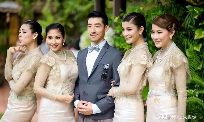 马来华裔男子同时娶两名老婆 婚礼全程三人行仅婚纱照分开拍(图16)