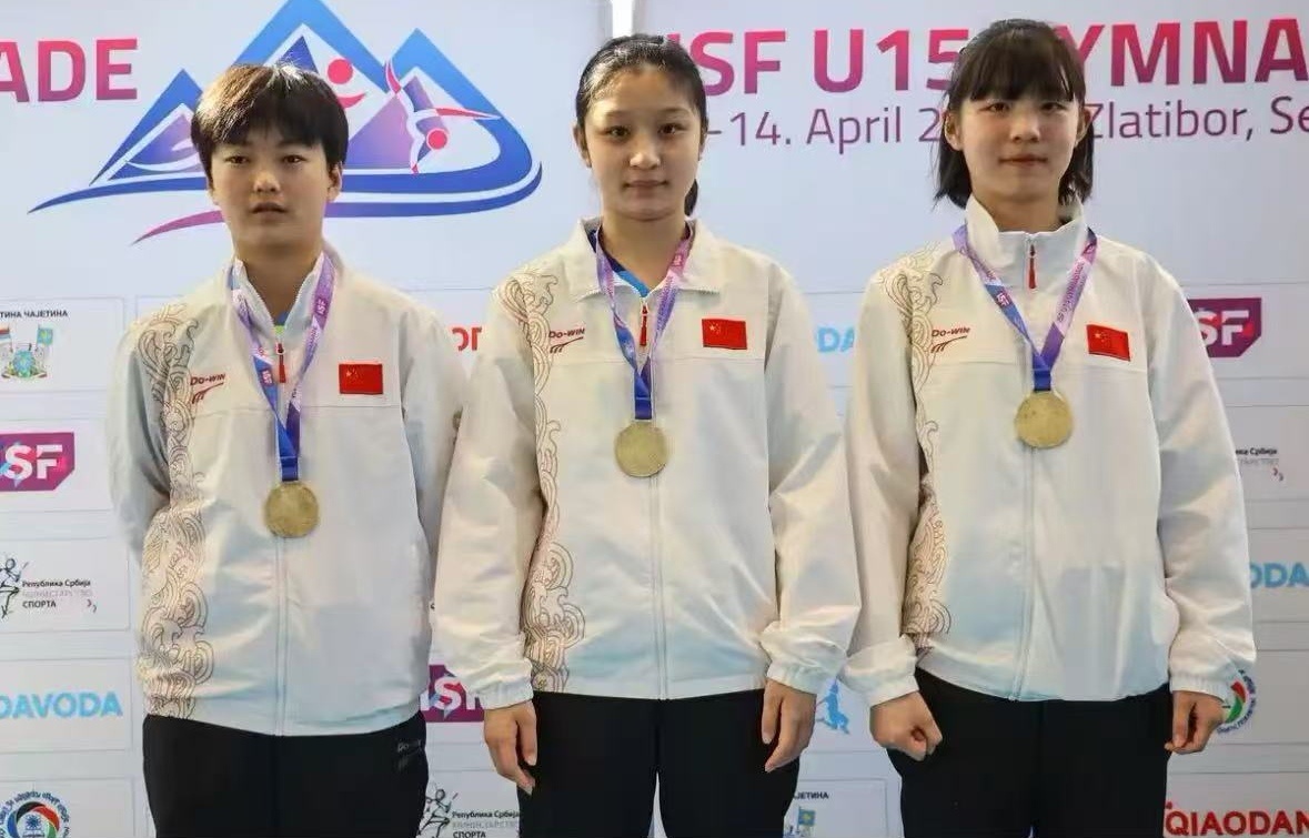 哈三中教师指导中国女子乒乓球队夺得U15世界中学博鱼体育注册生夏季运动会团体冠军(图1)